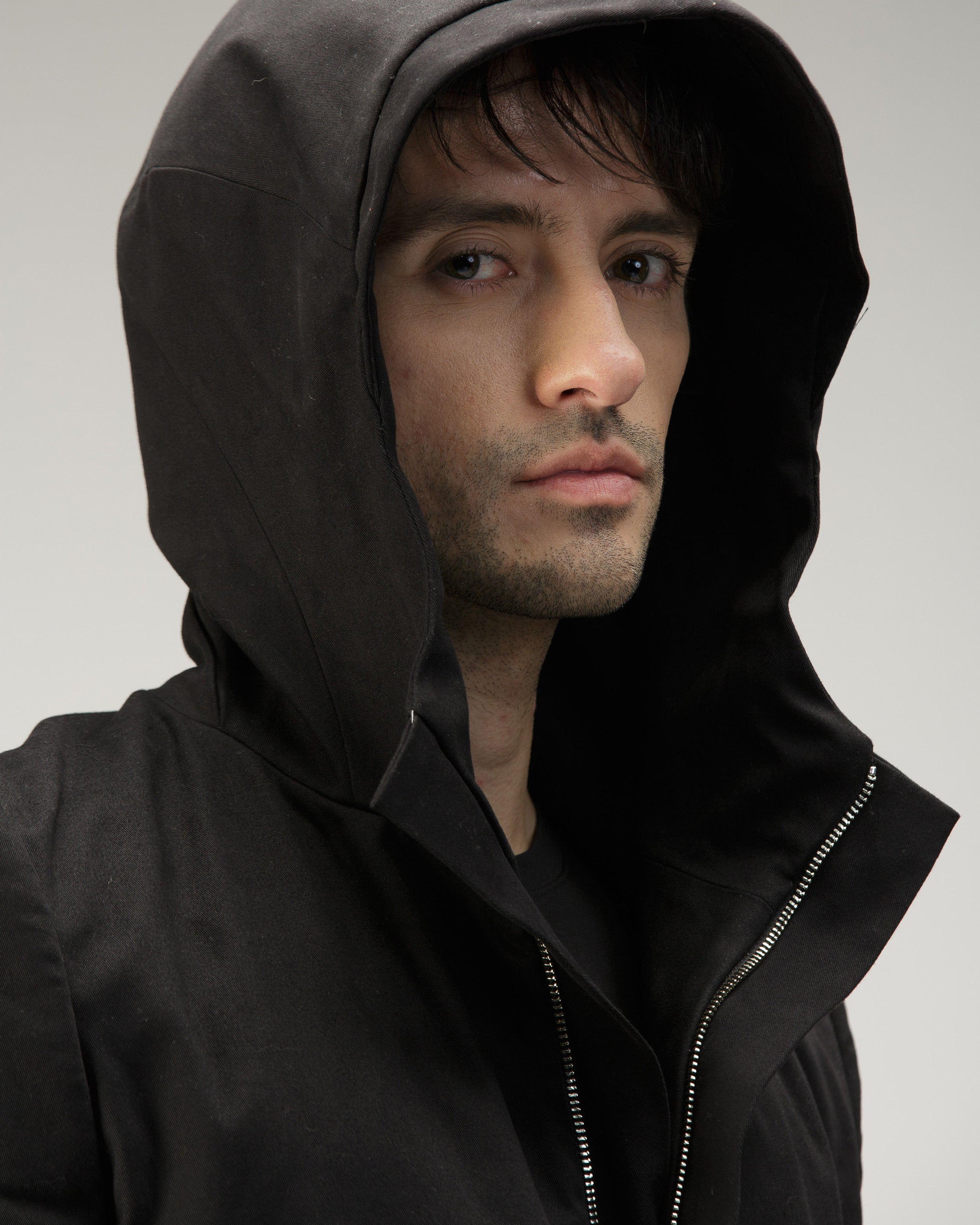 CHAQUETA DIAFRAGMA CON CAPOTA NEGRO
