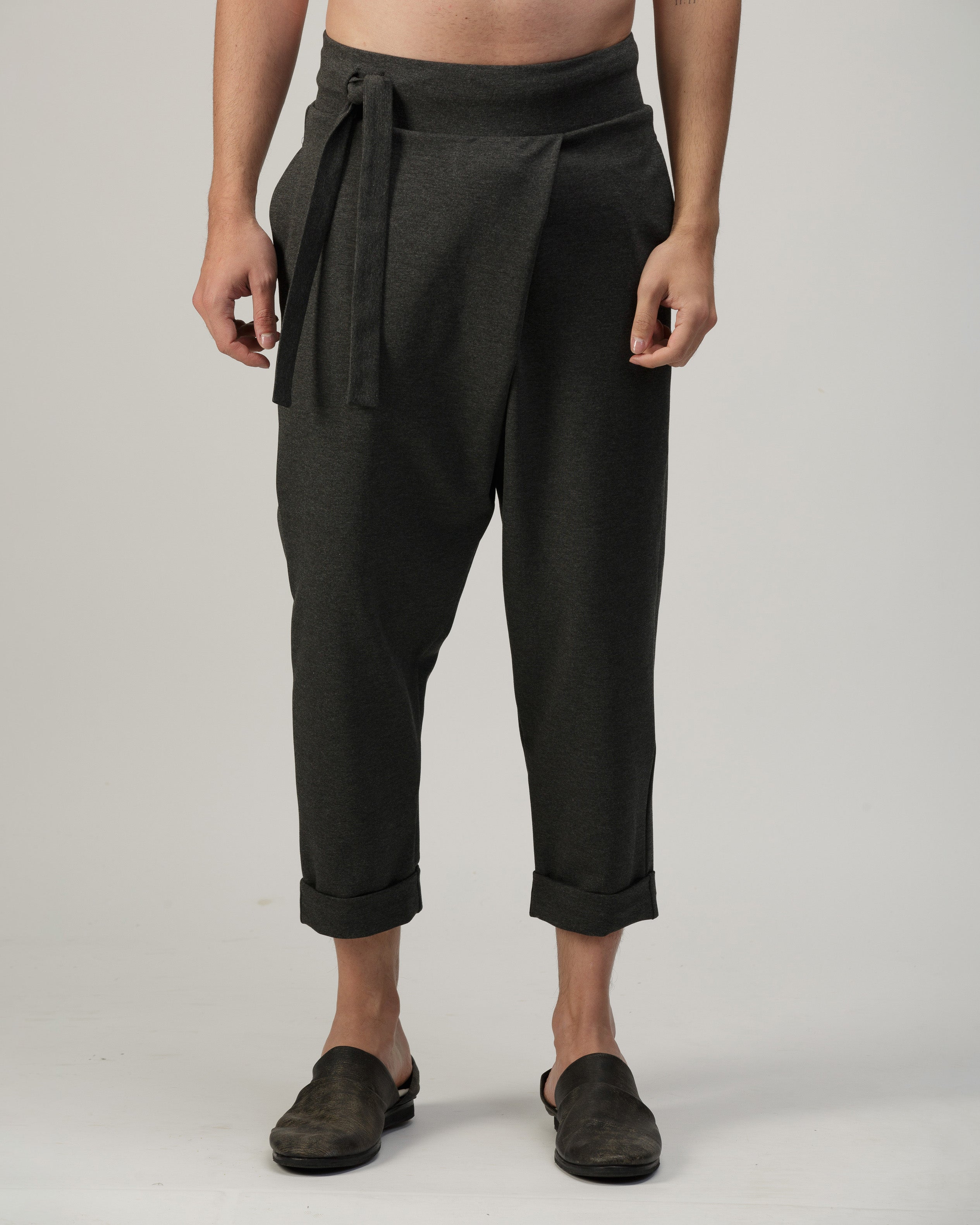 PANTALÓN RELAXED CRUCE GRIS
