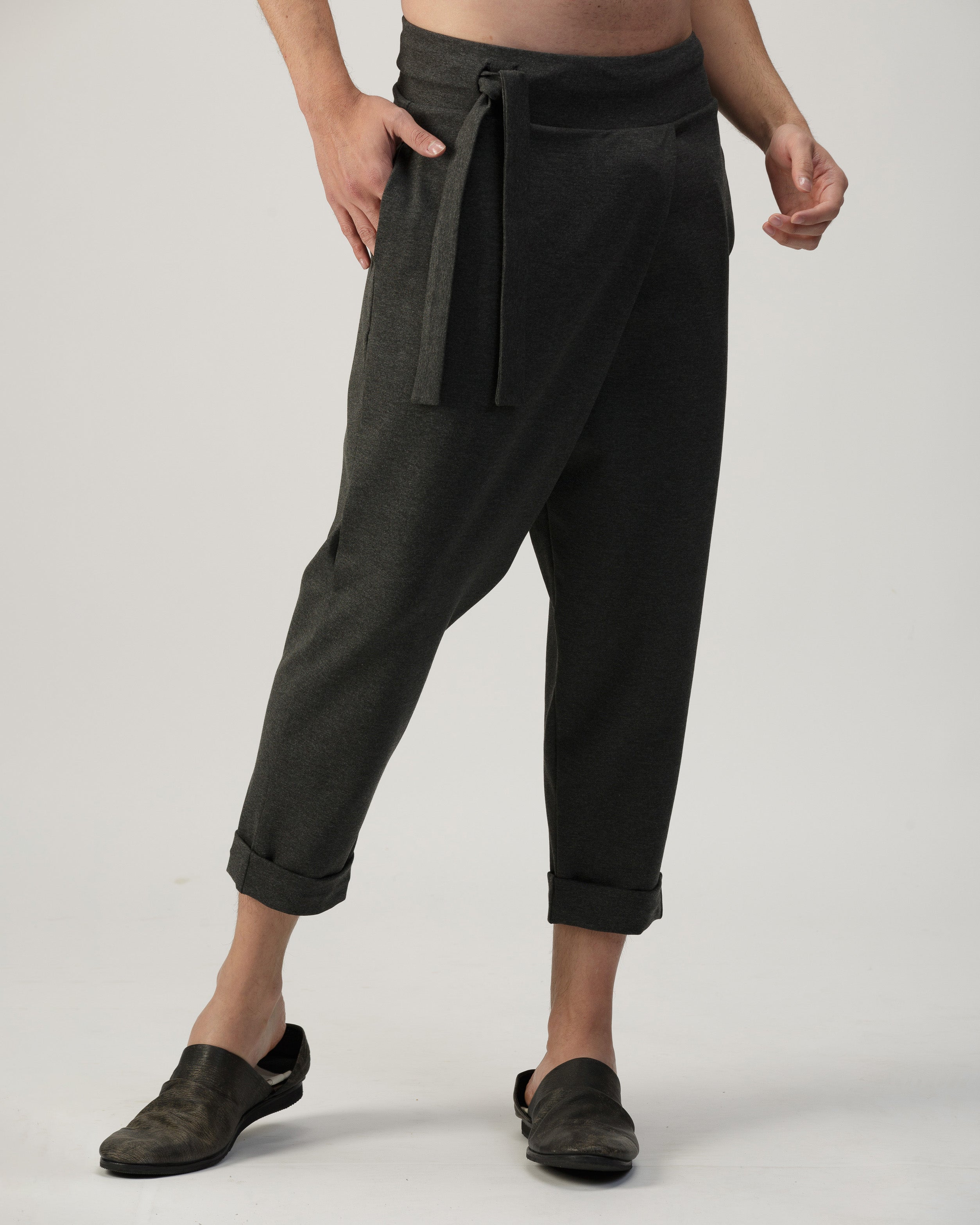 PANTALÓN RELAXED CRUCE GRIS